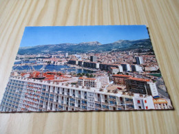 Toulon (83).Vue D'ensemble - Au Premier Plan, Le Port Marchand. Au Centre, La Nouvelle Mairie. - Toulon