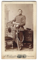 Fotografie I. Werkmeister, Freising, Amtsgerichtgasse 445, Soldat In Uniform Mit Portepee Am Langen Säbel  - Anonieme Personen