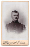 Fotografie Otto Martin, Hersfeld, Breba, Junger Soldat In Uniform Mit Fragenden Blick  - Anonieme Personen