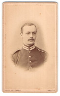 Fotografie Pannier & Dettmers, Berlin, Prinzenstrasse 86, Einjährig-Freiwilliger In Gardeuniform Mit Kleiner Brille  - Anonymous Persons