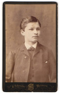 Fotografie Ernst Schroeter, Meissen, Obergasse 597, Junger Mann Im Anzug Mit Krawatte  - Anonieme Personen