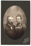 Fotografie Davies, Portland, Or., Third & Morrison St., Bürgerliches Paar In Hübscher Kleidung  - Personnes Anonymes