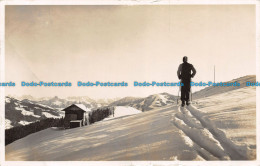 R133669 Old Postcard. Skiing On Mountains. 1932 - Monde