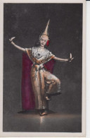 Femme Avec Habillement Spécial Haut Chapeau  Position Danse, Woman With Special Clothing Top Hat Dancing Position, 2 Sc - Trachten