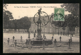CPA Vertus, Fontaine, Place De La République  - Vertus