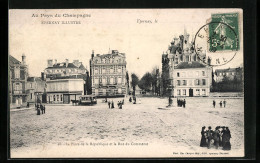 CPA Épernay, Au Pays Du Champagne, La Place De La République Et La Rue Du Commerce  - Autres & Non Classés