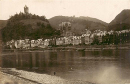 73948851 Cochem_Kochem_Mosel Uferpartie An Der Mosel Blick Zur Reichsburg - Cochem