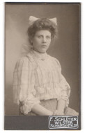 Fotografie F. Schlüter, Wilster, Schmiedestrasse 28, Junge Dame In Karierter Bluse  - Anonieme Personen