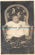 R134521 Child. Old Photography. Postcard - Monde