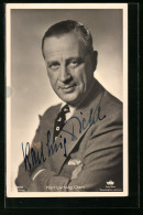 AK Schauspieler Karl Ludwig Diehl Im Anzug, Mit Original Autograph  - Acteurs