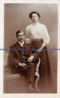 R134524 Man. Woman. Old Photography. Postcard - Monde