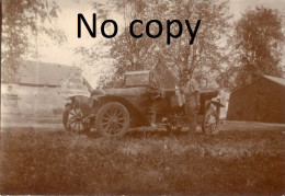 PHOTO FRANCAISE 248e RAC - POILU ET SON AUTO EN ETAPE A AVRICOURT PRES DE CANDOR - NOYON OISE - GUERRE 1914 - 1918 - Krieg, Militär