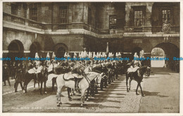 R136204 Royal Horse Guards. Changing Guard. Whitehall. London. Valentine. Photo - Sonstige & Ohne Zuordnung