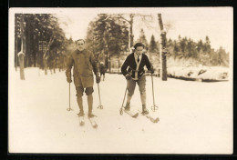 AK Skiläufer Am Schneebedeckten Waldrand  - Winter Sports