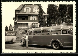 Fotografie Bus Mercedes Benz, Omnibus - Reisebus Während Einer Rast  - Automobiles