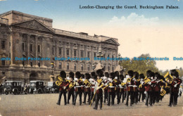 R135772 London. Changing The Guard. Buckingham Palace - Autres & Non Classés