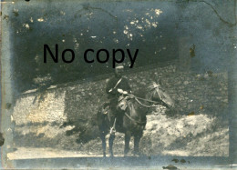 PHOTO FRANCAISE - POILU A CHEVAL A MONTCHENOT PRES DE VILLERS ALLERAND - REIMS MARNE GUERRE 1914 - 1918 - Krieg, Militär