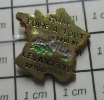 413e  Pin's Pins / Beau Et Rare / VILLES / LES ANDELYS EURE NORMANDIE 25e FOIRE A TOUT 1991 - Ciudades