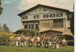 CAMBO LES BAINS L'ACCORDEON CLUB ALAIKI DANS LES JARDINS D'ARNAGA CPSM 10X15 TBE - Cambo-les-Bains