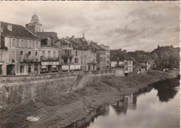 MONTIGNAC SUR VEZERE BORDS DE LA VEZERE CPSM 10X15 TBE - Montignac-sur-Vézère