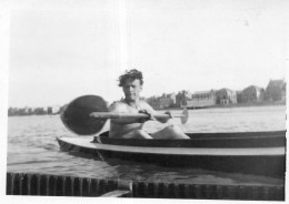 Photographie Vintage Photo Snapshot Canot Canoë Rame Rameur Pagaie St Aubin  - Altri & Non Classificati
