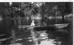 Photographie Vintage Photo Snapshot Canot Canoë Rame Rameur Pagaie - Altri & Non Classificati