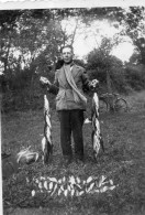 Photographie Vintage Photo Snapshot Pêche Poisson Fish Fishing Pêcheur Trophée - Sonstige & Ohne Zuordnung