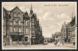 AK Osterode Am Harz, Bahnhofstrasse Mit Kutsche Und Passanten  - Osterode