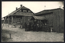 Foto-AK Telecheny, Soldaten In Uniform Vor Holzhäusern  - Ukraine