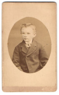 Fotografie C. F. Petz, Niederlössnitz B. Dresden, Blonder Junge In Schlichtem Anzug  - Anonymous Persons