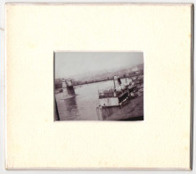 Photo Franz X. Semelhofer,  Vue De Lyon, Wäscheboot Avec Kleidung Zum Trocknen Am Fluss Avec Vue Sur Pont  - Places