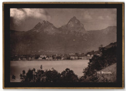 Fotografie Unbekannter Fotograf, Ansicht Brunnen, Blick Nach Dem Ort Mit Alpenpanorama  - Places