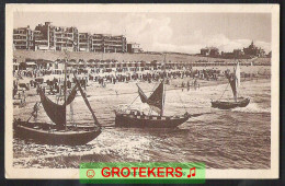 SCHEVENINGEN Pleiziervaartuigen In De Branding En Strand 1934  - Scheveningen