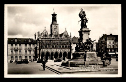 02 - SAINT-QUENTIN - LE MONUMENT DE LA DEFENSE ET L'HOTEL DE VILLE - Saint Quentin