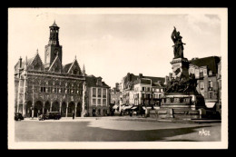 02 - SAINT-QUENTIN - HOTEL DE VILLE ET MONUMENT DE LA DEFENSE DE 1557 - Saint Quentin