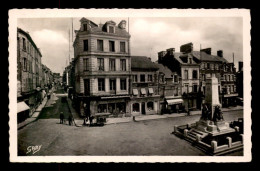 61 - LA FERTE-MACE - LA PLACE ET LA RUE D'HAUTVIE - La Ferte Mace