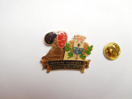 Superbe Pin's , Sapeurs Pompiers De Moret Sur Loing , Blason , Seine Et Marne - Bomberos