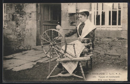 CPA Normandie, La C. P. A., Types Et Costumes, File Mon Rouet, Frau Am Spinnrad  - Non Classés