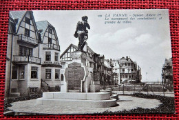 DE PANNE  -  LA PANNE  - Square Albert Ier - Le Monument Des Combattants Et Groupe De Villas - De Panne