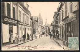 CPA Laigle, Rue De Bécane, Vue De La Rue Avec Commercesn  - Sonstige & Ohne Zuordnung