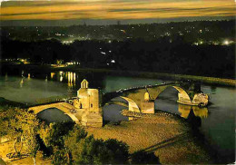 84 - Avignon - Sur Le Rhône Le Pont Saint Bénézet Vu De Nuit - CPM - Voir Scans Recto-Verso - Avignon