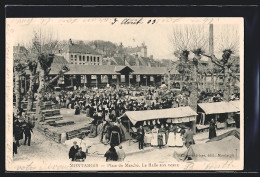 CPA Montargis, Place Du Marché, La Halle Aux Veaux  - Montargis