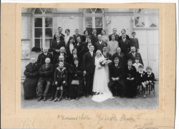 Photographie D' Un Mariage. Mairie De LAMARGELLE ? - Personnes Anonymes