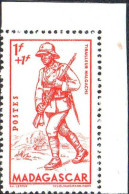 Madagascar Poste N** Yv:226/228 Défense De L'Empire Coin D.feuille - Unused Stamps