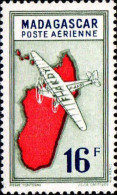 Madagascar Avion N* Yv:38 Mi:328 Avion Survolant L'île (Trace De Charnière) - Poste Aérienne