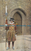 R136774 Tower Of London. Warder In State Dress. Photo King. Fine Art Post Cards. - Autres & Non Classés