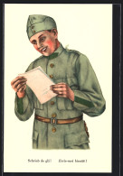 AK Erfreuter Soldat Beim Lesen Eines Briefes  - Autres & Non Classés