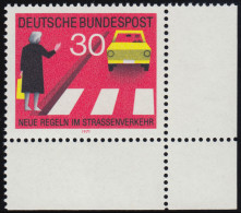 673 Straßenverkehr 30 Pf Fußgänger ** Ecke U.r. - Unused Stamps