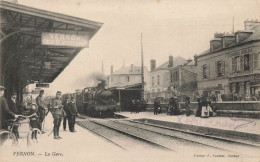 VERNON - La Gare. - Stations - Met Treinen