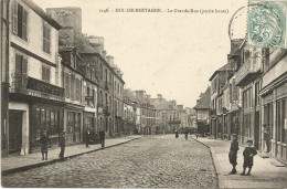 DOL DE BRETAGNE. La Grande Rue (partie Haute) - Dol De Bretagne